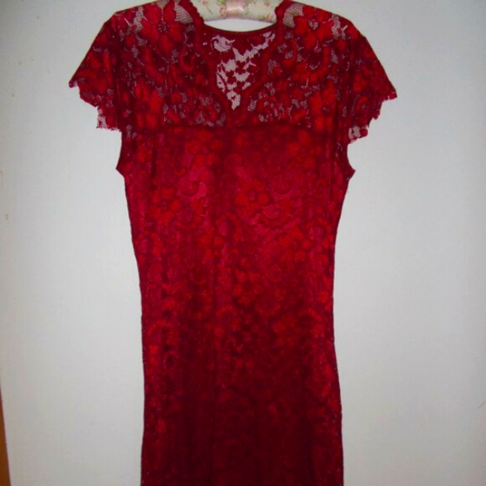 NWOT Wine red lace Midi Evening Dress in XXL (fits L to XL)